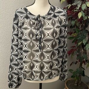 New York and Co Medium Vintage black and white gray geometric pattern blouse